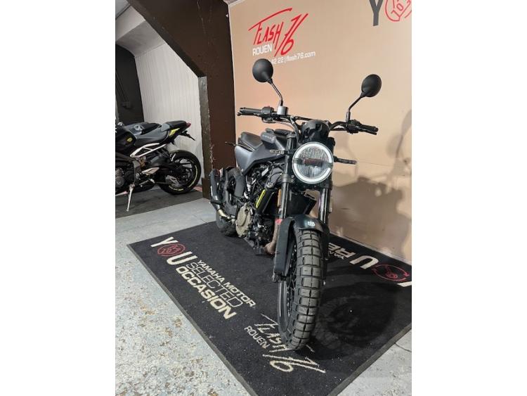 HUSQVARNA SVARTPILEN 125 ABS